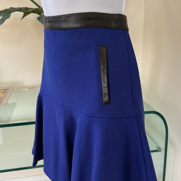 Club Monaco Mini Skirt - Picture 3 of 9